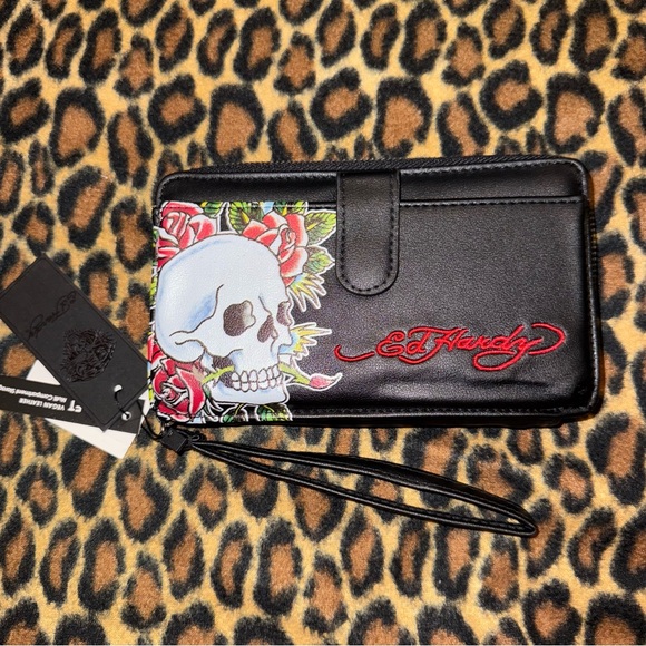 NWT Ed Hardy Black Skull Roses Multi Compartment Zip Around Wallet Wristlet - Picture 1 of 4